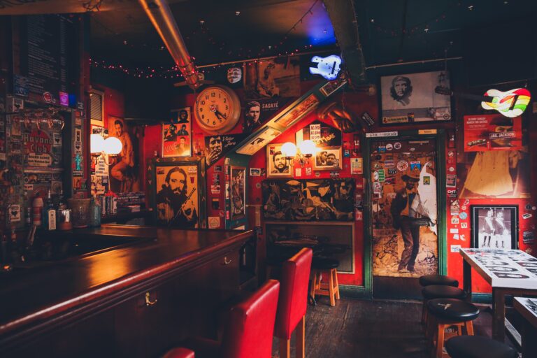 Top 5 best secret bars in Edinburgh | A Quirky guide